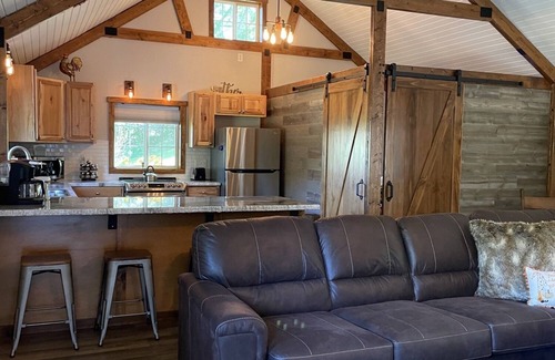 Hazel Green Cabin | Cozy Cabin Retreat located just minutes to Galena, IL & DBQ, IA