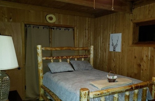 Woodland Drives Cabin | Cozy Cabin Surrounded by Nature