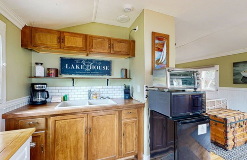 Bayfield Apartment | Cozy cabin w/beautiful views, lakefront, free wifi internet