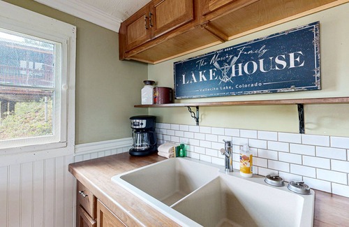 Bayfield Apartment | Cozy cabin w/beautiful views, lakefront, free wifi internet