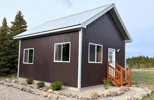East Glacier Park Cabin | Cozy Cabin w/Waterfall near Glacier National Park