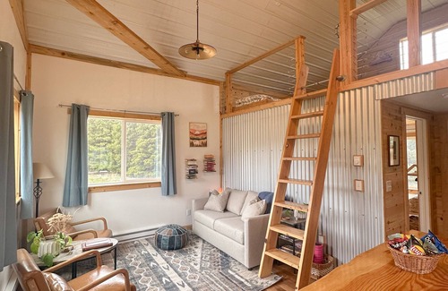 East Glacier Park Cabin | Cozy Cabin w/Waterfall near Glacier National Park