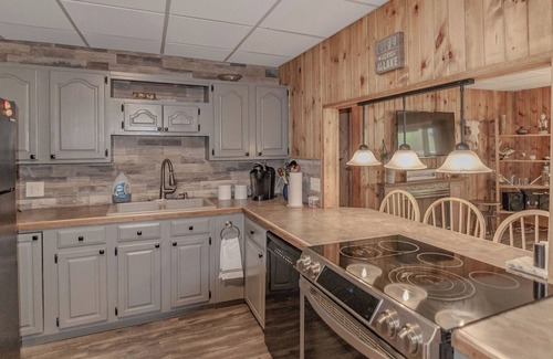 Nancy Cabin | Cozy cabin with 3 bedrooms and WiFi, peaceful Nancy