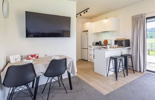 Rangataua House | Cozy Cabin with a View - Ohakune Holiday Home