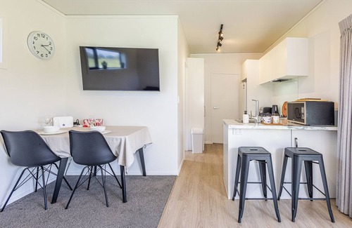 Rangataua House | Cozy Cabin with a View - Ohakune Holiday Home