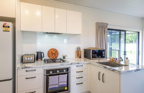 Rangataua House | Cozy Cabin with a View - Ohakune Holiday Home