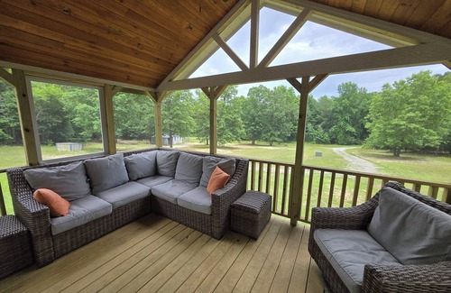 Lillington Cabin | Cozy cabin with AC and loft in charming Lillington