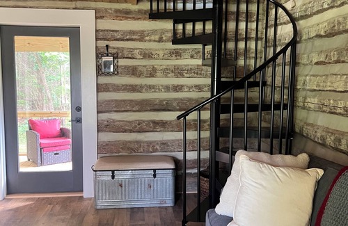 Bahama Cabin | Cozy cabin with AC and WiFi in peaceful Bahama