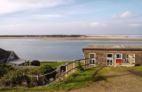 Netarts House | Cozy Cabin with beautiful Bay View