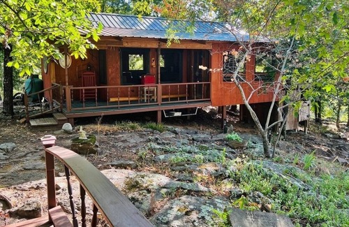 Cookson Cabin | Cozy Cabin With Fire Pit, near Lake Tenkiller!