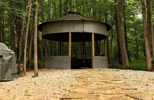 Ellsinore Cabin | Cozy cabin with hot tub just 15 minutes from the beautiful Current River.