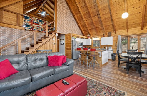 Hill City House | Cozy Cabin with Views