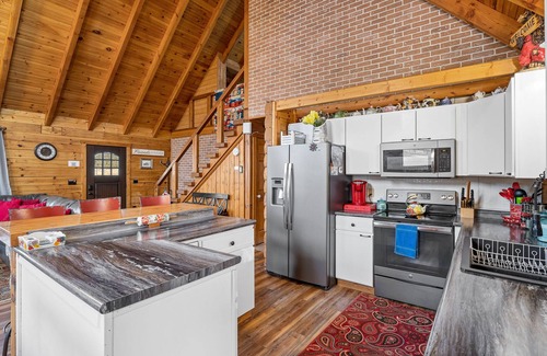 Hill City House | Cozy Cabin with Views