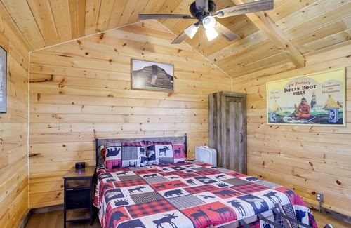 Caledonia Cabin | Cozy Caledonia Cabin ~ 10 Mi to Elephant Rocks!
