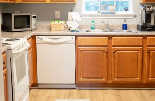 Auburn Apartment | Cozy Camelia Units B
