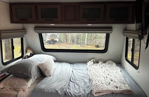 Travelers Rest House | Cozy Camper Nestled in Nature with AC, WiFi