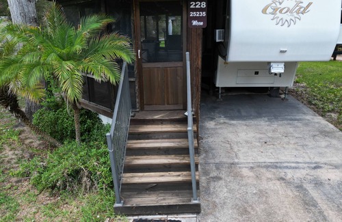 Salt Springs House | Cozy Camper retreat salt spring resortn