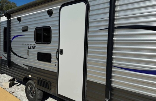 Jensen Beach RV Rental | Cozy campground in peaceful Jensen Beach with AC, WiFi, fitness room