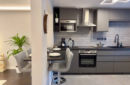 Lansbury Apartment | Cozy Canary Wharf Apartment 15-mins to Central London