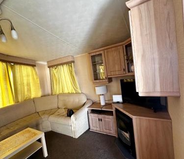 Clacton-on-Sea Resort | Cozy Caravan Retreat