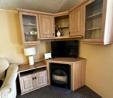 Clacton-on-Sea Resort | Cozy Caravan Retreat
