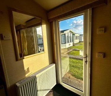 Clacton-on-Sea Resort | Cozy Caravan Retreat