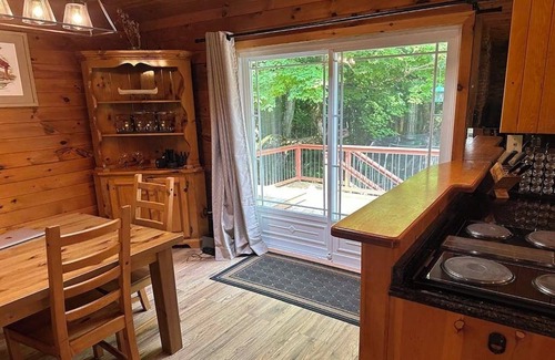 The Blue Mountains Ski Chalet | Cozy chalet, minutes from Blue Mountain, wood-burning stove, fully renovated.