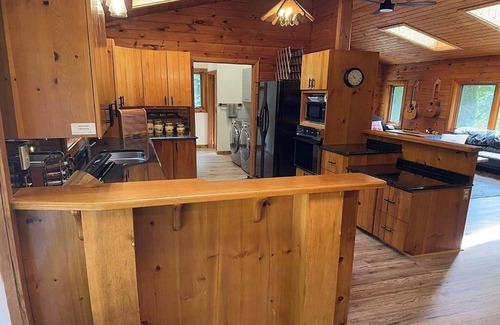 The Blue Mountains Ski Chalet | Cozy chalet, minutes from Blue Mountain, wood-burning stove, fully renovated.