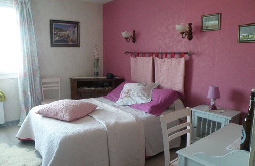 Cousances-les-Forges Bed & Breakfast | Cozy chalet with fireplace, pets welcome