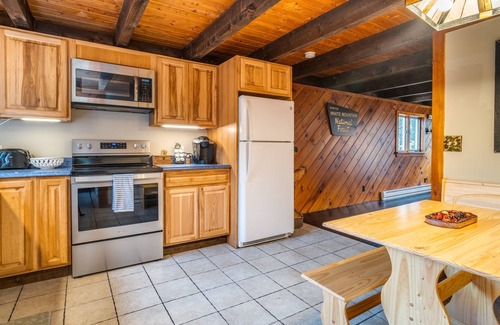 Thornton Ski Chalet | Cozy Chalet 12 minutes to Waterville Valley! Welcome!