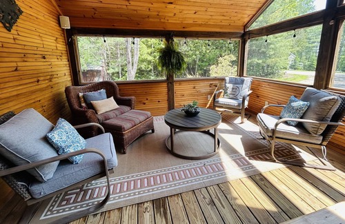 Kimball Lake Shores Cabin | Cozy Chalet, Hot Tub, <30min to N. Conway, Pets ok