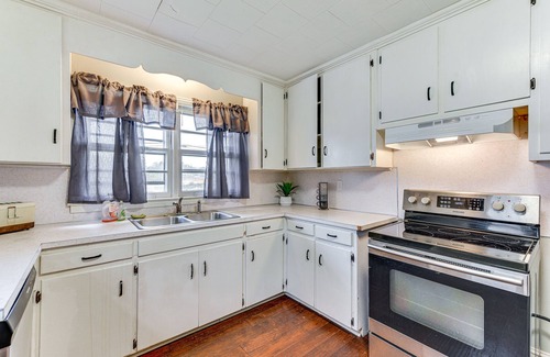 Charlotte House | Cozy Charlotte Home w/Fire Pit ~ 6 Mi to Uptown!