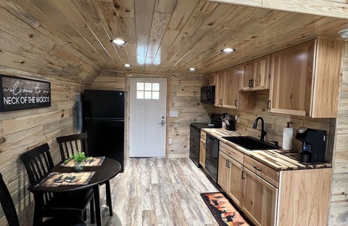 Port Crane Cabin | Cozy Charming Cabin in lovely Newark Valley with beautiful sunsets