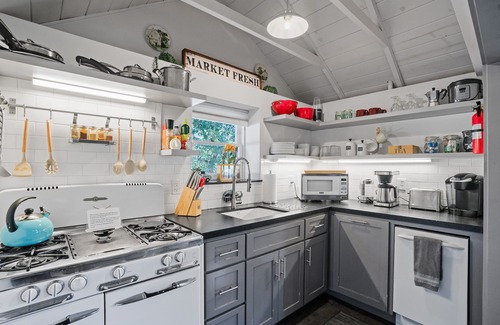 Julian Cabin | Cozy & Charming, remodeled 2-bedroom cabin in Julian. Views to mountains.