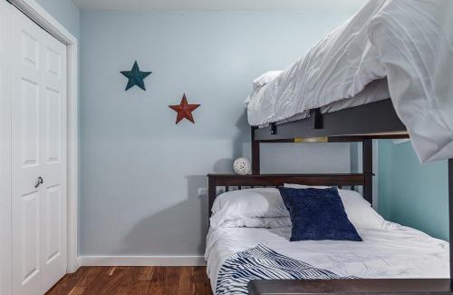 Sand Lake Apartment | Cozy City Stay, 3bdrm near Airport