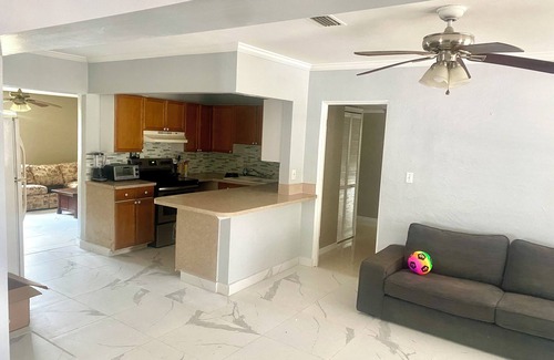 St. Petersburg - Clearwater House | Cozy Closet Room with AC, WiFi in fabulous St. Petersburg