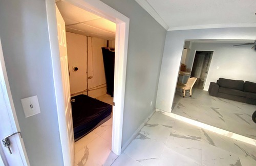 St. Petersburg - Clearwater House | Cozy Closet Room with AC, WiFi in fabulous St. Petersburg