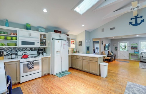 Saint Simons Island Cottage | Cozy Coastal Cottage: Walk to Shops and Beach!