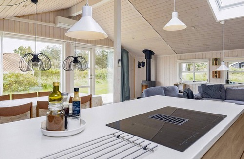 Grønhøj House | Cozy Coastal Retreat in Gronhoj-By Traum