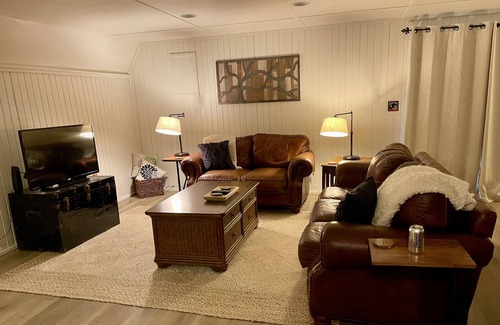 Farmers Cabin | Cozy, Comfy Cabin minutes from Cave Run Lake, I-64, App Harvest, and Morehead.