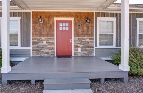 Fairview Apartment | Cozy Comfy Fairview Cottage