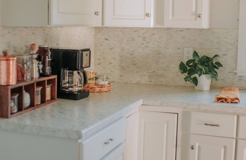 Utica House | Cozy & Comfy White Home