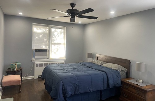 Getty Square Condo | Cozy condo 2 blocks to train that goes Manhattan New York City
