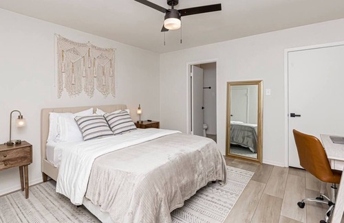 South Baton Rouge Condo | Cozy Condo in Health District|Modern Design|Safe