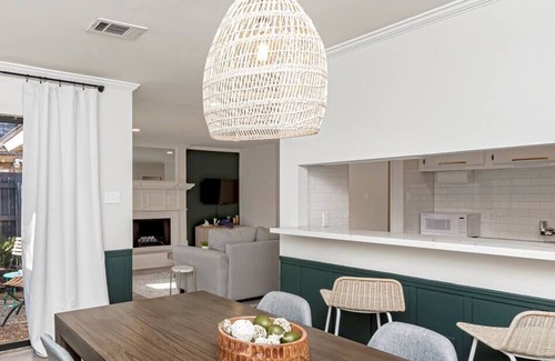 South Baton Rouge Condo | Cozy Condo in Health District|Modern Design|Safe