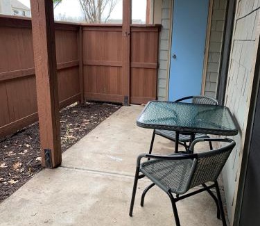 Shawnee Apartment | Cozy condo in Kansas City with no stairs!