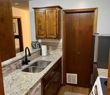 Shawnee Apartment | Cozy condo in Kansas City with no stairs!