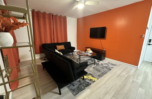 Carrollwood Condo | Cozy Condo Minutes from Tampa International Airport and Busch Gardens