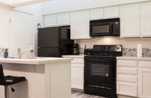 Mesa Condo | Cozy condo near MCC, pool, BBQ, covered parking