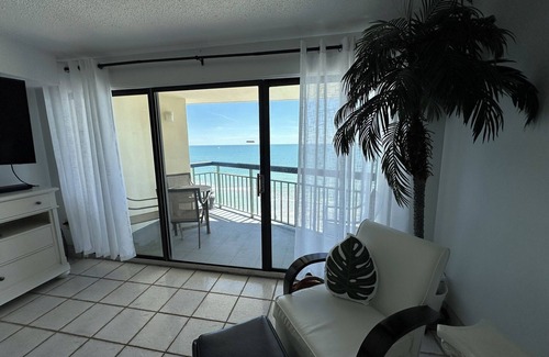 Cherry Grove Beach Condo | Cozy condo, ocean front, walk to restaurants and shops - Cherry Grove